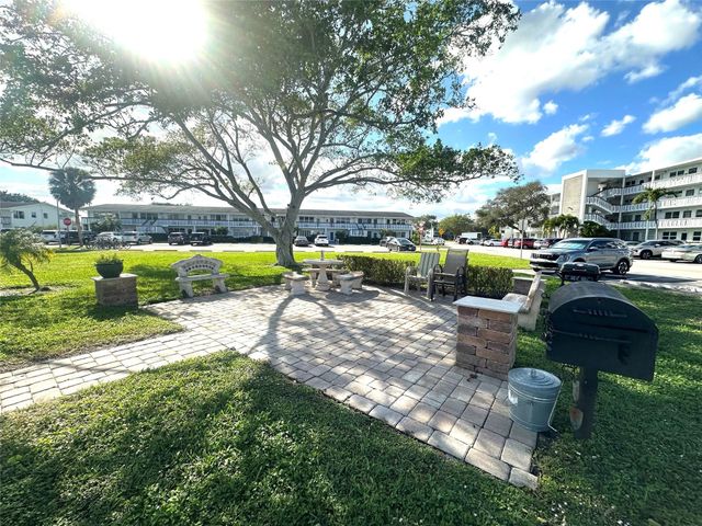 131 Oakridge J 131, Deerfield Beach, FL 33442