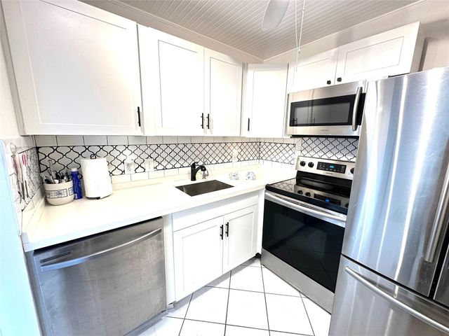 131 Oakridge J 131, Deerfield Beach, FL 33442
