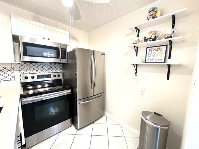 131 Oakridge J 131, Deerfield Beach, FL 33442