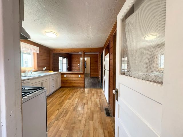 110 Church St, Jackson, CA 95642