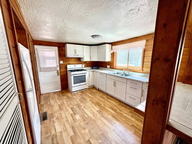110 Church St, Jackson, CA 95642