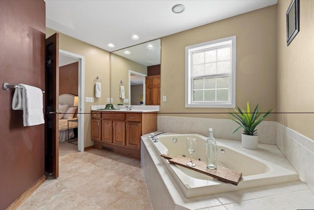 W309N7516 Champion RUN, Hartland, WI 53029