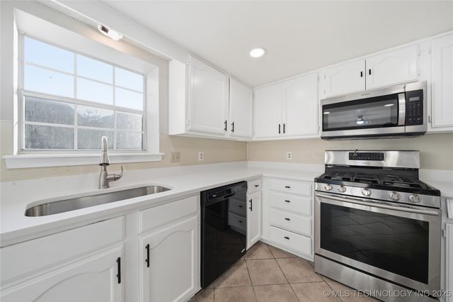 9252 S 88th East Place, Tulsa, OK 74133