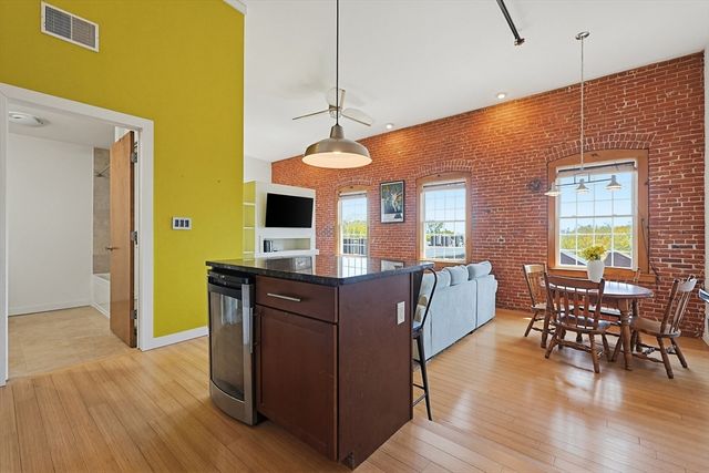 1511 Main Street CPH9, Worcester, MA 01603