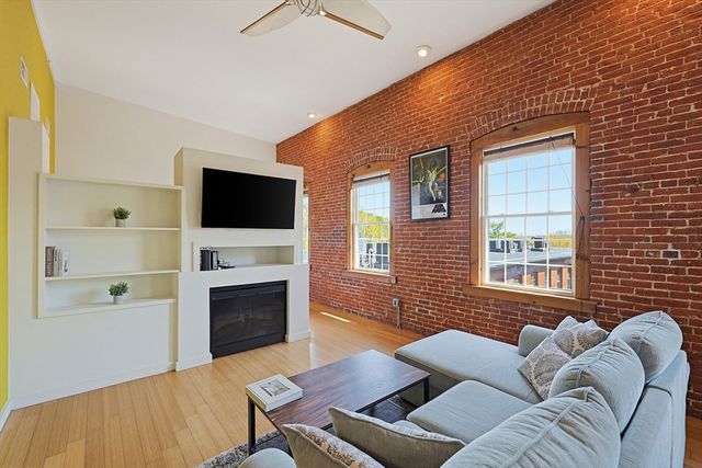 1511 Main Street CPH9, Worcester, MA 01603