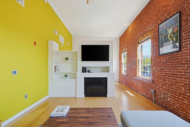 1511 Main Street CPH9, Worcester, MA 01603