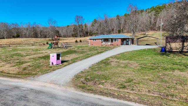 7279 Pinhook Pike, Collinwood, TN 38450