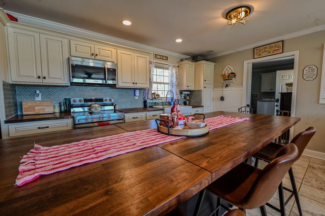 7279 Pinhook Pike, Collinwood, TN 38450