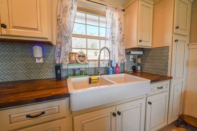 7279 Pinhook Pike, Collinwood, TN 38450