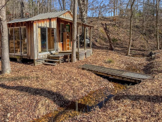 7279 Pinhook Pike, Collinwood, TN 38450