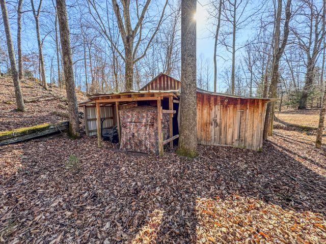 7279 Pinhook Pike, Collinwood, TN 38450