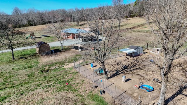 7279 Pinhook Pike, Collinwood, TN 38450