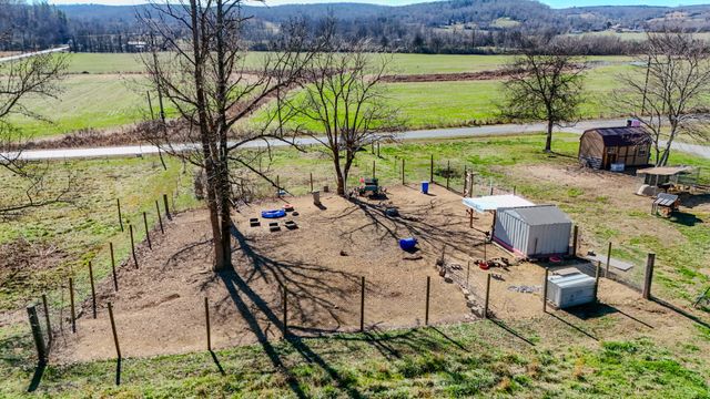 7279 Pinhook Pike, Collinwood, TN 38450