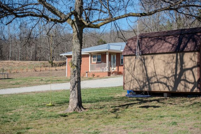 7279 Pinhook Pike, Collinwood, TN 38450