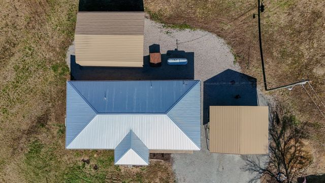 7279 Pinhook Pike, Collinwood, TN 38450