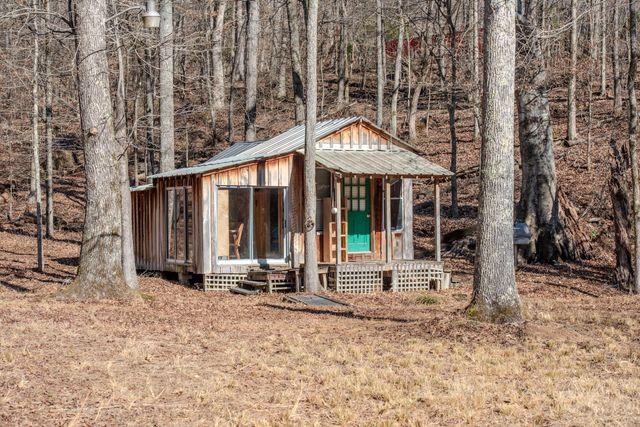 7279 Pinhook Pike, Collinwood, TN 38450