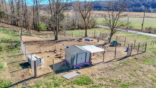 7279 Pinhook Pike, Collinwood, TN 38450