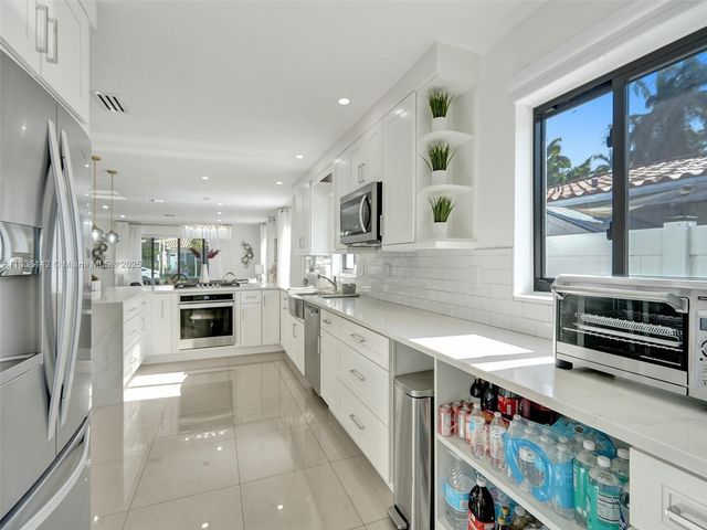 1139 Lincoln St, Hollywood, FL 33019