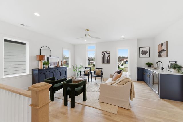 489A Sunliner Dr, Nashville, TN 37209