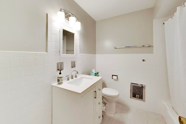 1125 W Lunt Avenue 203, Chicago, IL 60626