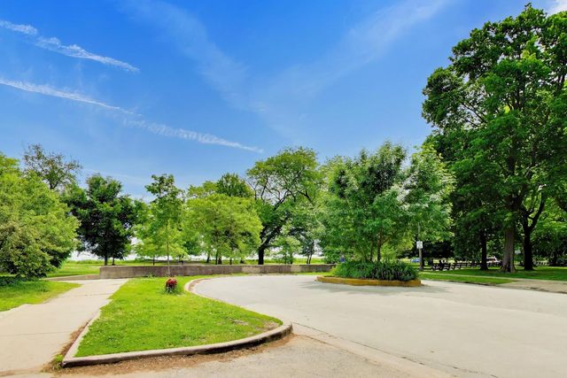1125 W Lunt Avenue 203, Chicago, IL 60626