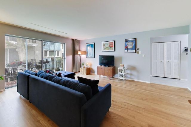 1125 W Lunt Avenue 203, Chicago, IL 60626