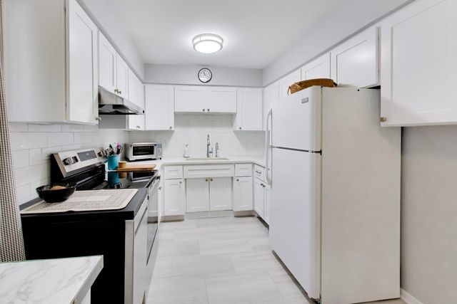 1125 W Lunt Avenue 203, Chicago, IL 60626