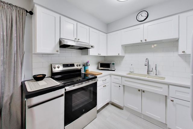 1125 W Lunt Avenue 203, Chicago, IL 60626