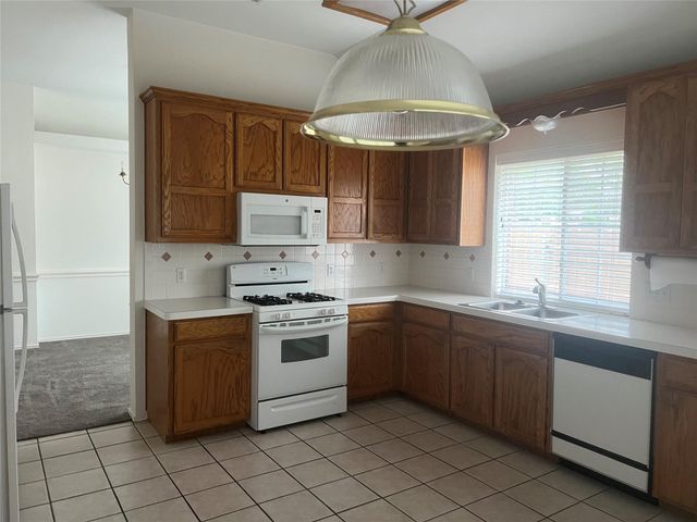 209 Bryce Canyon DR, Cedar Park, TX 78613