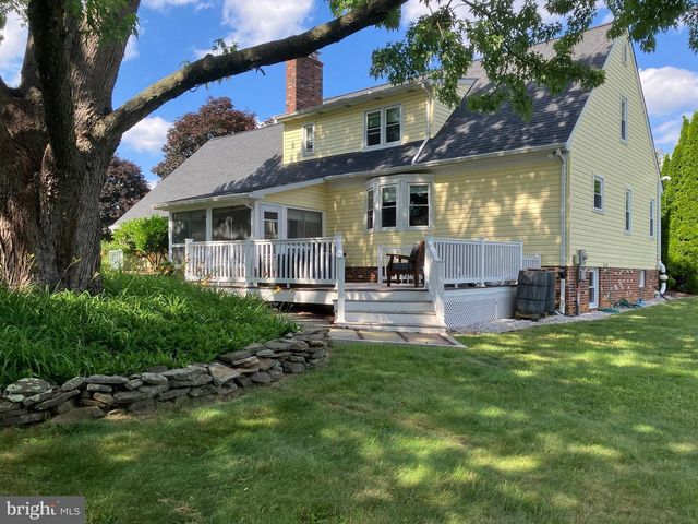 20 STONE RIDGE DR, New Freedom, PA 17349
