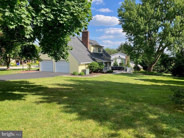20 STONE RIDGE DR, New Freedom, PA 17349