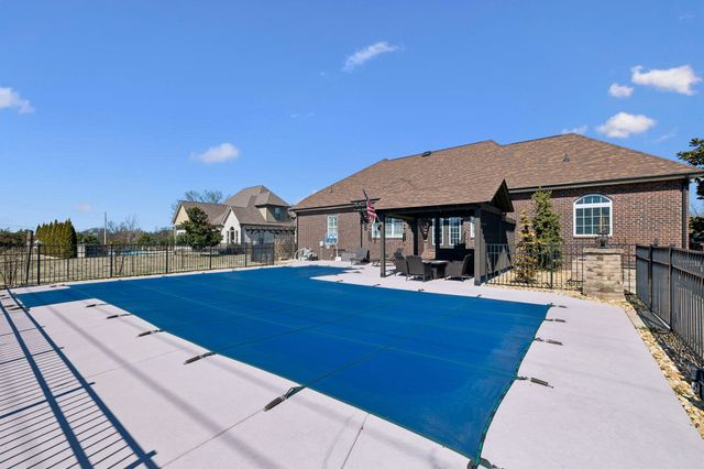 348 W Lee Etta Dr, Gallatin, TN 37066