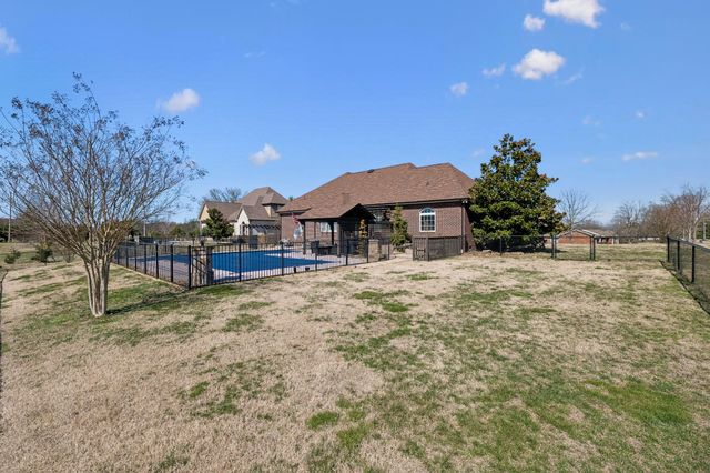 348 W Lee Etta Dr, Gallatin, TN 37066