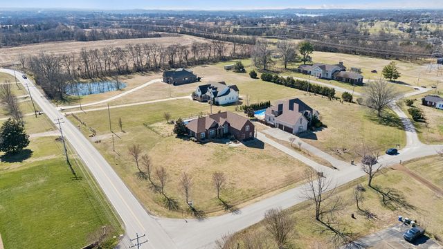 348 W Lee Etta Dr, Gallatin, TN 37066