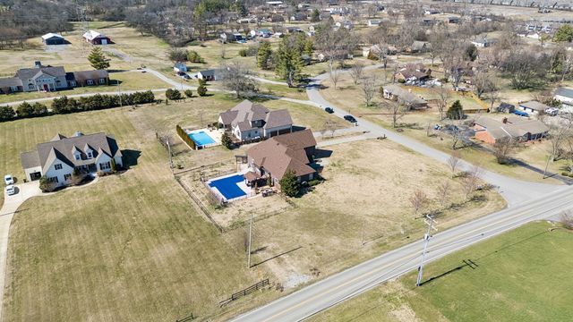 348 W Lee Etta Dr, Gallatin, TN 37066