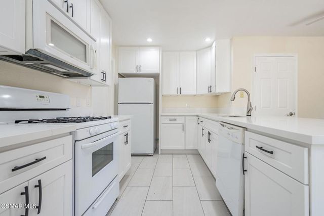 5213 Huntley Street 45, Simi Valley, CA 93063