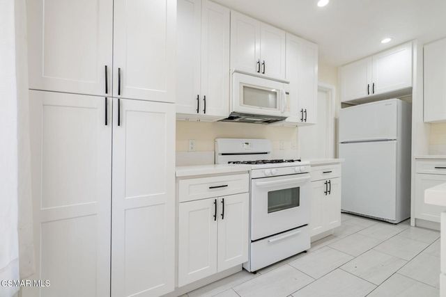 5213 Huntley Street 45, Simi Valley, CA 93063