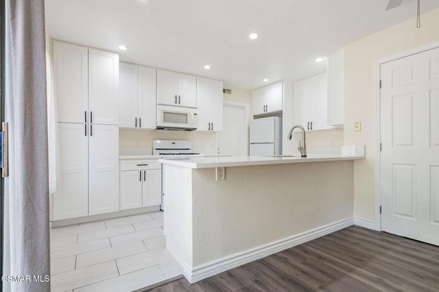 5213 Huntley Street 45, Simi Valley, CA 93063