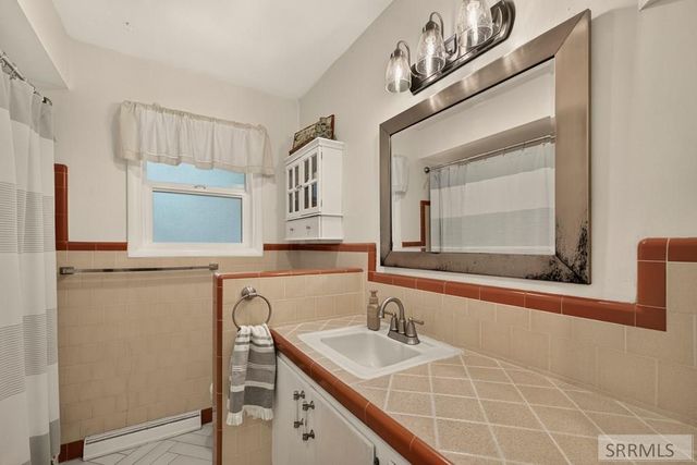 992 Redwood Street, Idaho Falls, ID 83401