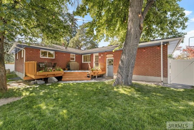 992 Redwood Street, Idaho Falls, ID 83401