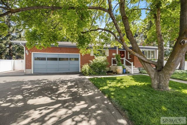 992 Redwood Street, Idaho Falls, ID 83401