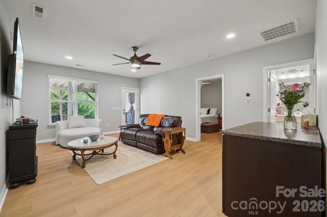 4818 Fonthill Lane, Charlotte, NC 28210