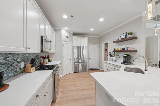 4818 Fonthill Lane, Charlotte, NC 28210