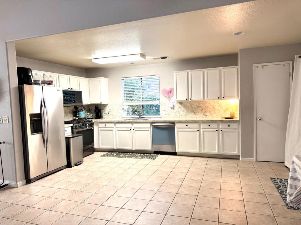Image 5 of property listing at 3501 Carson Avenue, Clovis, CA 93611
