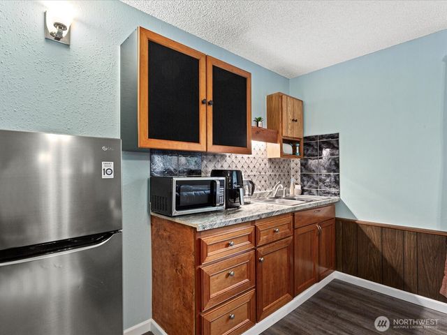 16445 Ambaum Boulevard S, Burien, WA 98148