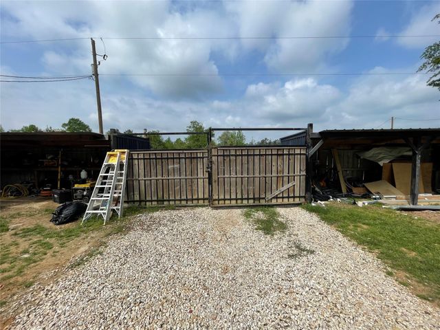 182 Road 5101, Cleveland, TX 77327
