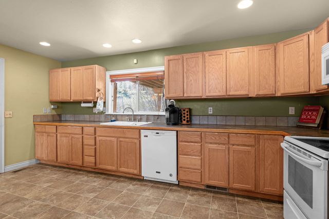 6721 W Greenwood Rd, Spokane, WA 99224