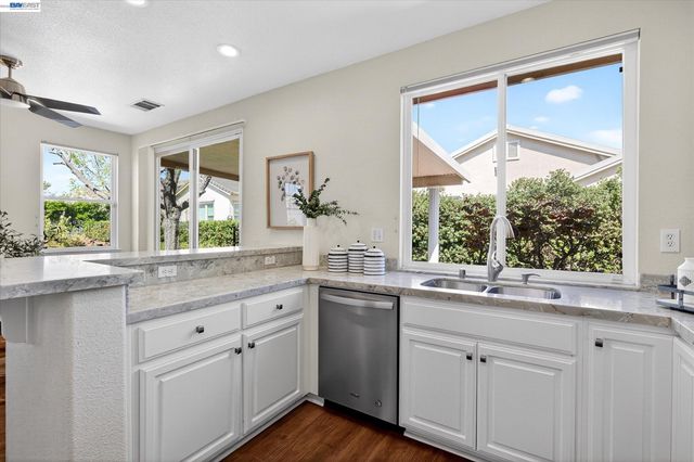 1606 Regent Dr, Brentwood, CA 94513