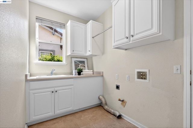 1606 Regent Dr, Brentwood, CA 94513