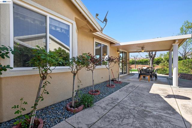 1606 Regent Dr, Brentwood, CA 94513